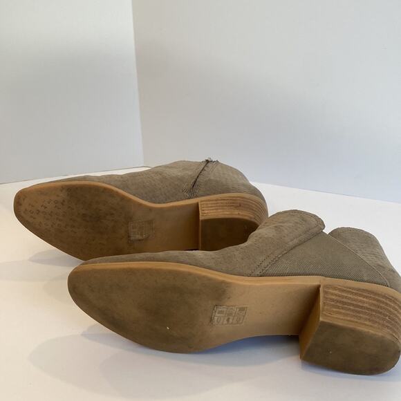 Dolce Vita 9.5 bootie Ankle boot neutral DV8 Taupe Olive Distressed heeled Boho - Picture 11 of 16